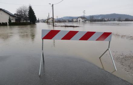 poplava_cesta_zatvorena